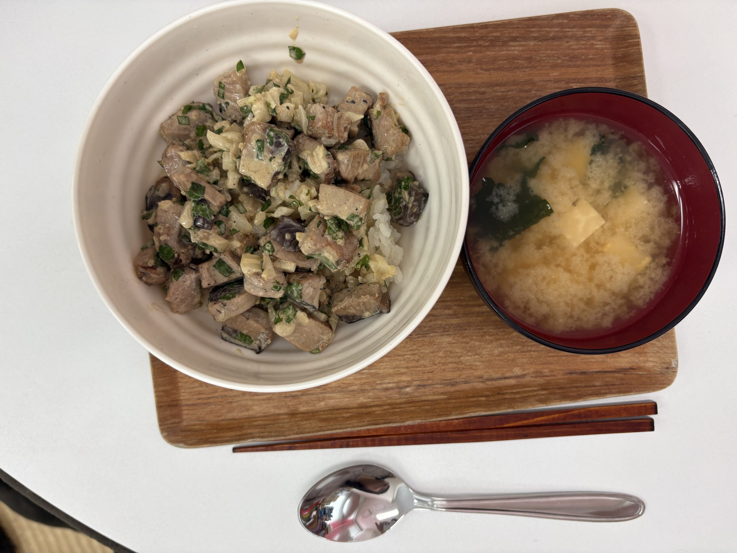 マグロのタルタル丼